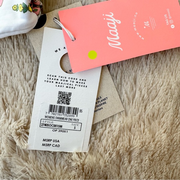 Maaji cutout one piece reversible swimsuit size S - Picture 9 of 9